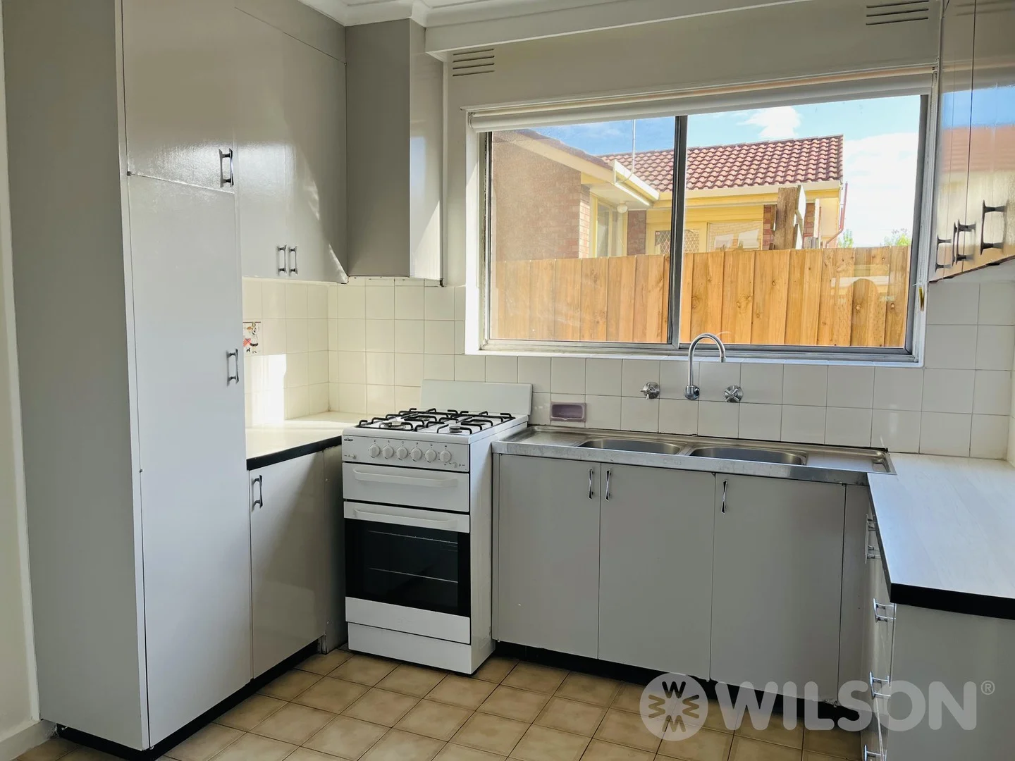 2/2 Clapham Road, Hughesdale VIC 3166