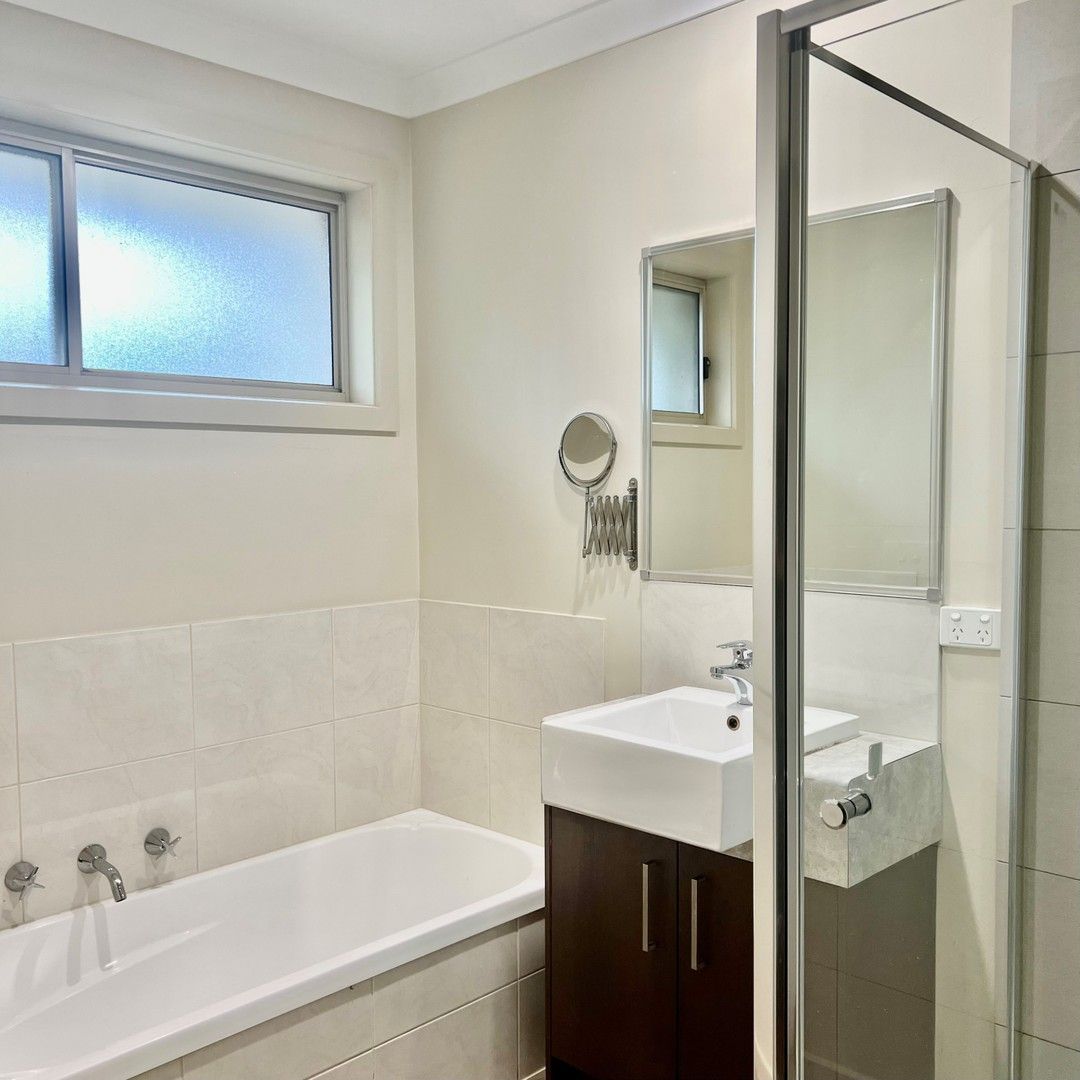 2 bedrooms Apartment / Unit / Flat in 2/4 Allwen Ct CLARINDA VIC, 3169