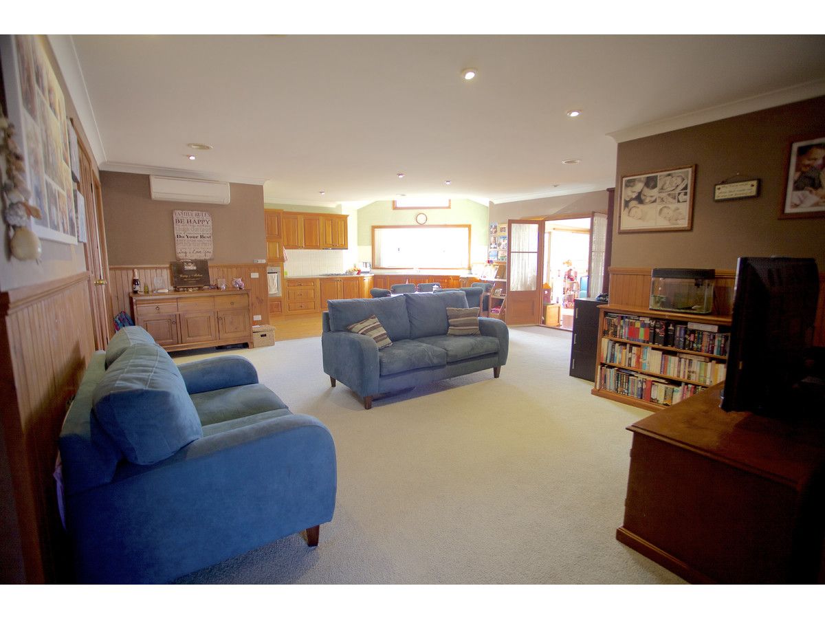 23 Country Way, Bathurst NSW 2795, Image 2