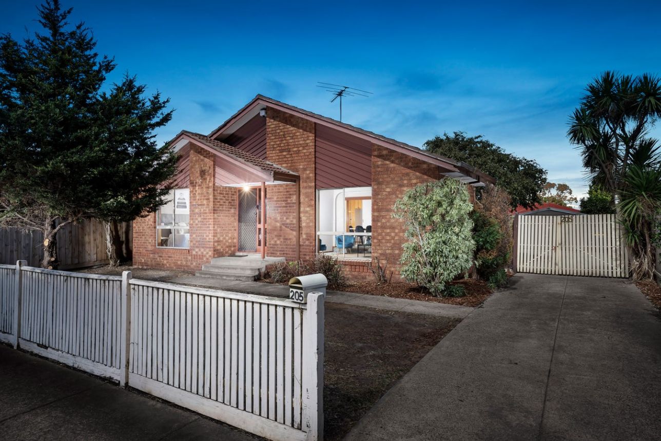 205 Childs Road, Mill Park VIC 3082 House For Rent 500 Domain