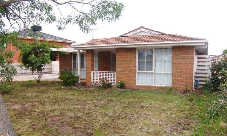 4 bedrooms Apartment / Unit / Flat in 1/9 Pembroke Crescent CRAIGIEBURN VIC, 3064