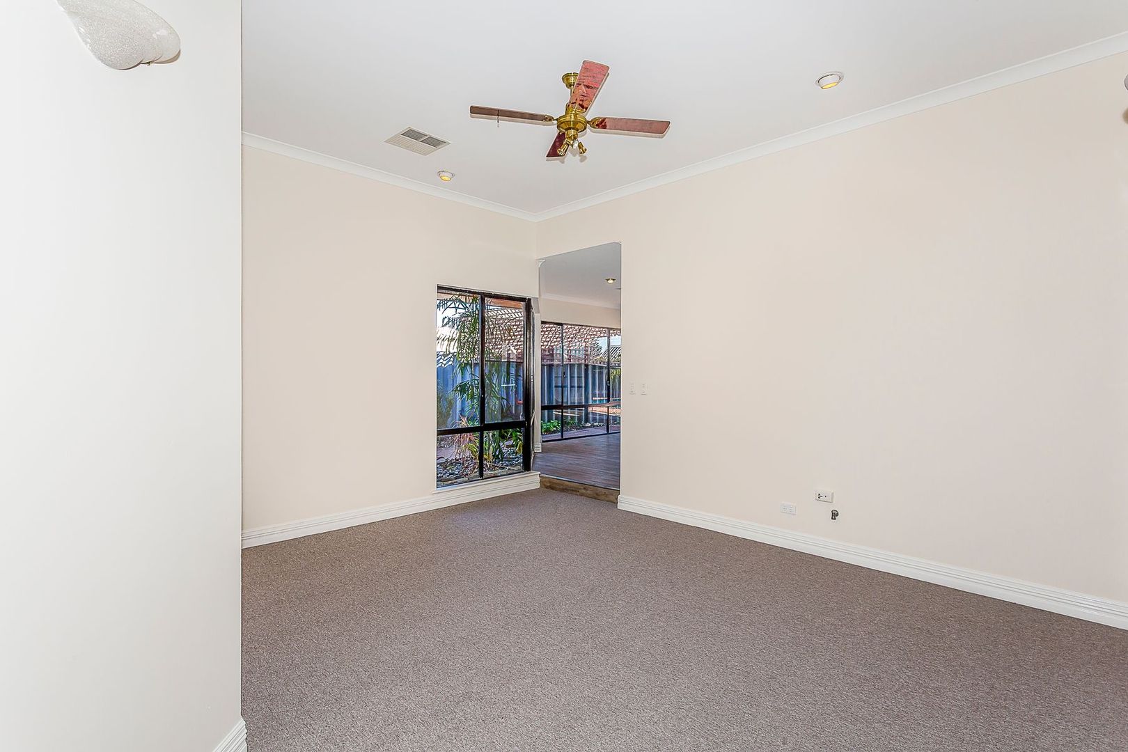 14 Garland Place, Singleton WA 6175, Image 2