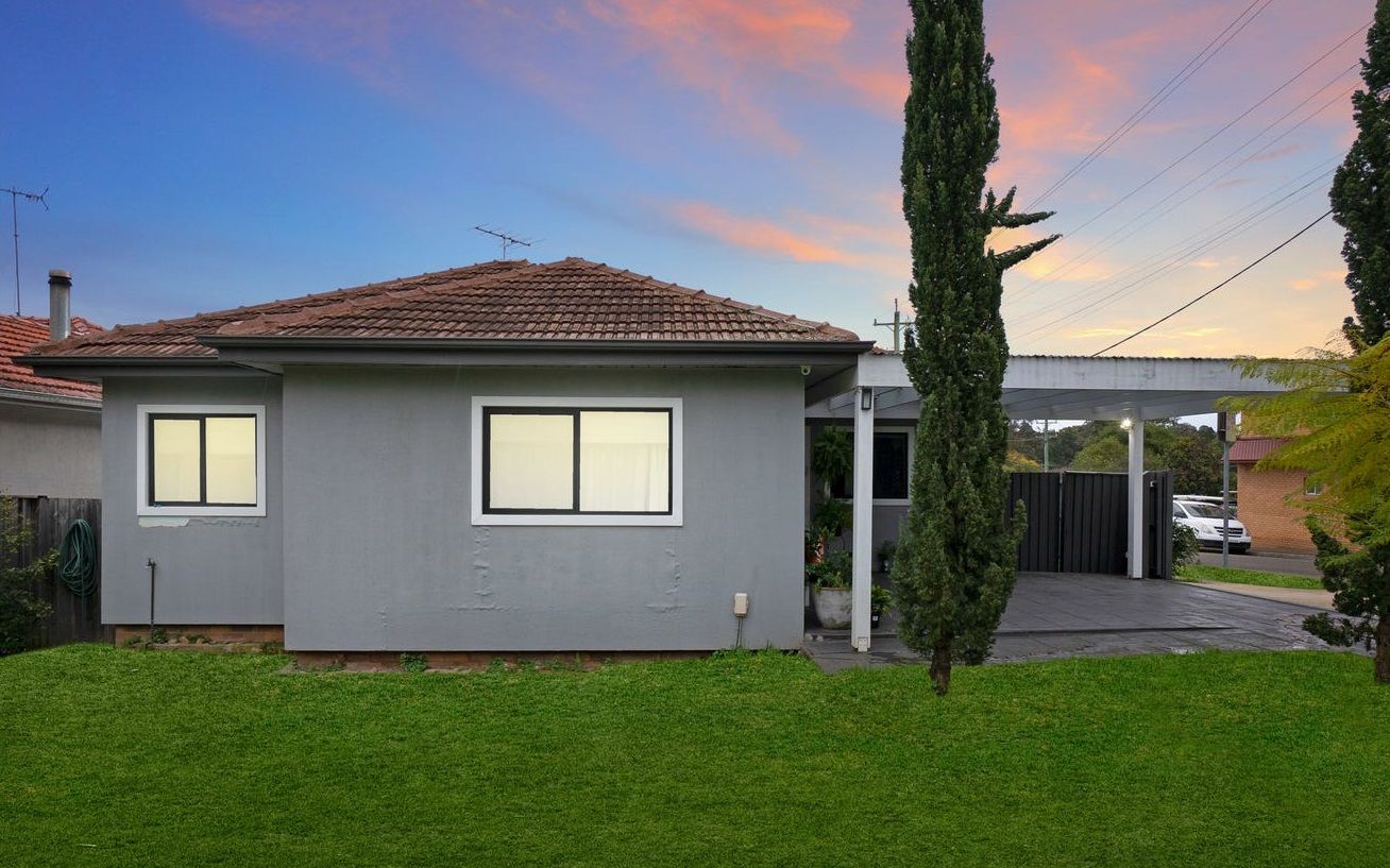 3 bedrooms House in 42 Johnson Avenue SEVEN HILLS NSW, 2147