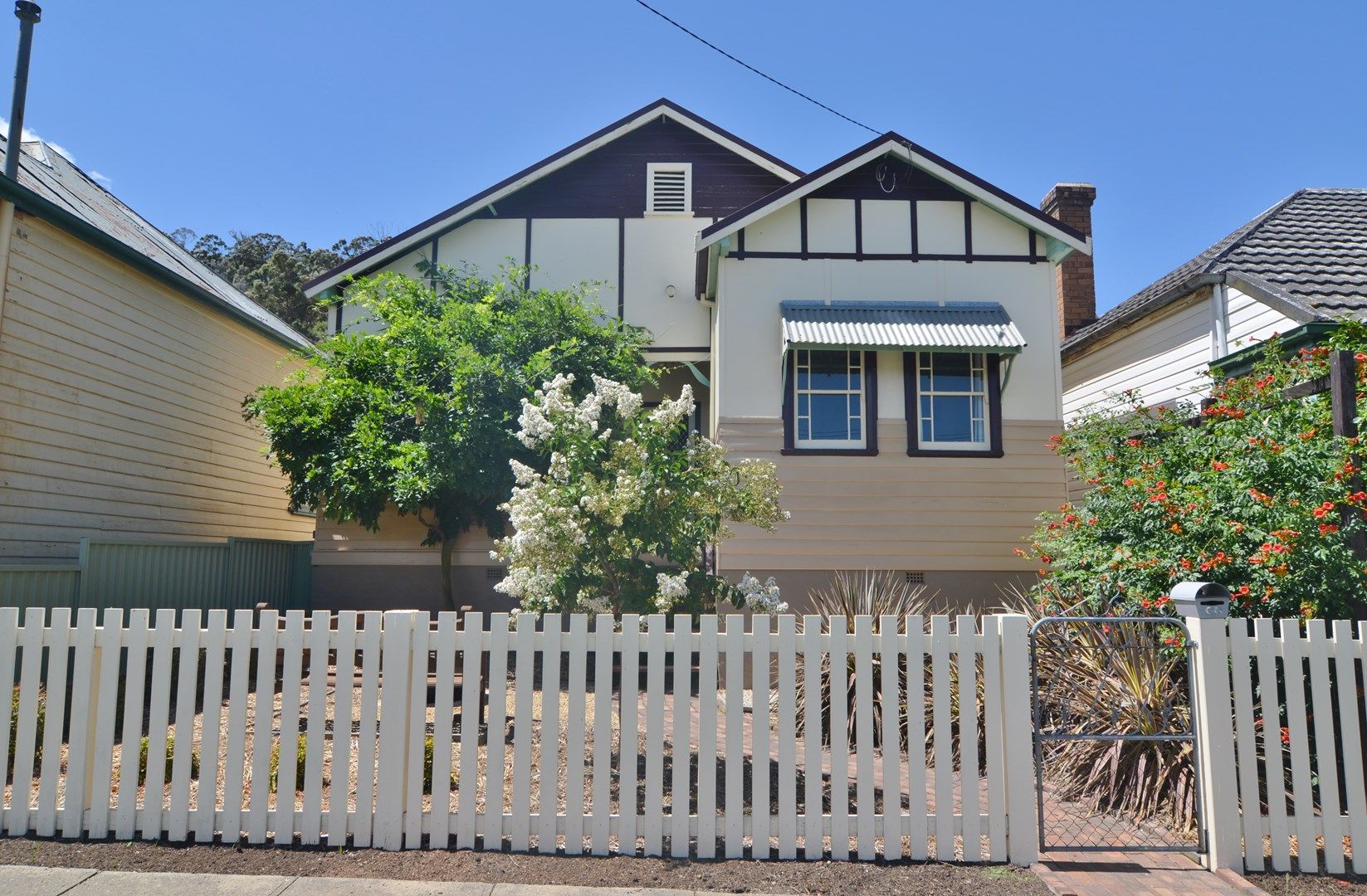 2 bedrooms House in 99 Chifley Road LITHGOW NSW, 2790