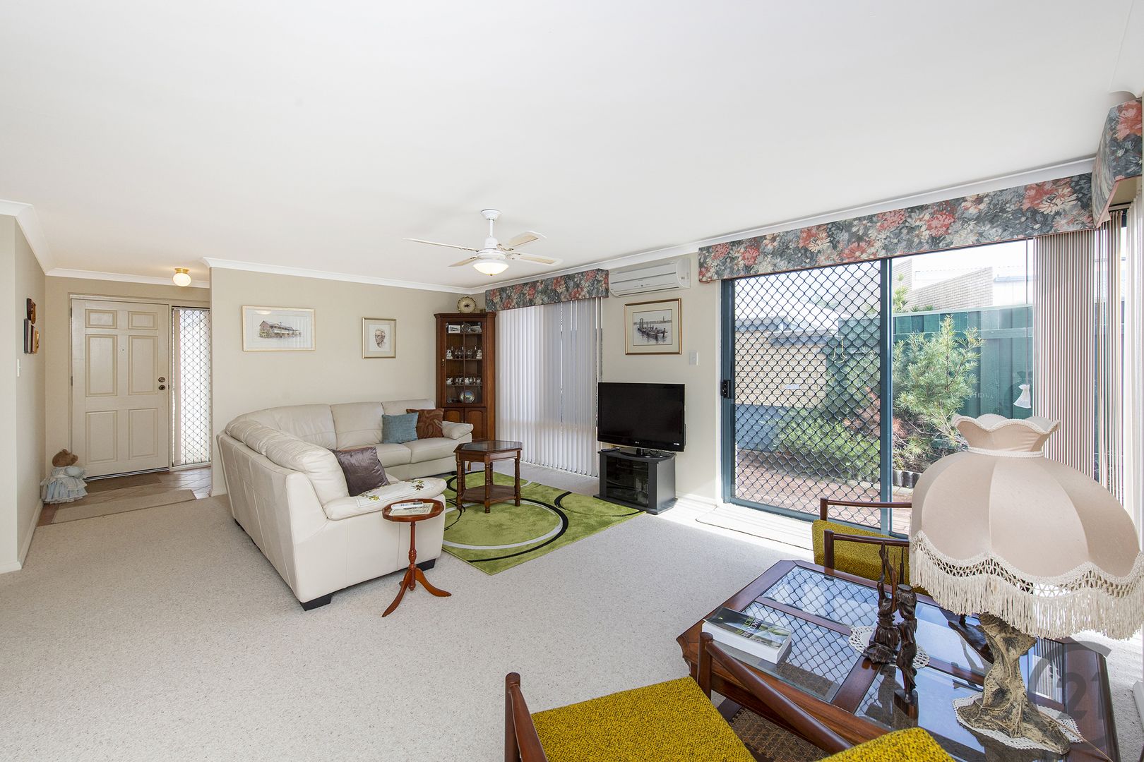 2/9 Leslie Street, Dudley Park WA 6210, Image 2