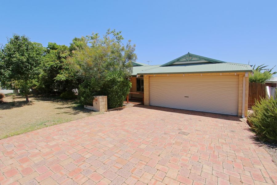 10 Nellie Court, Marangaroo WA 6064, Image 0