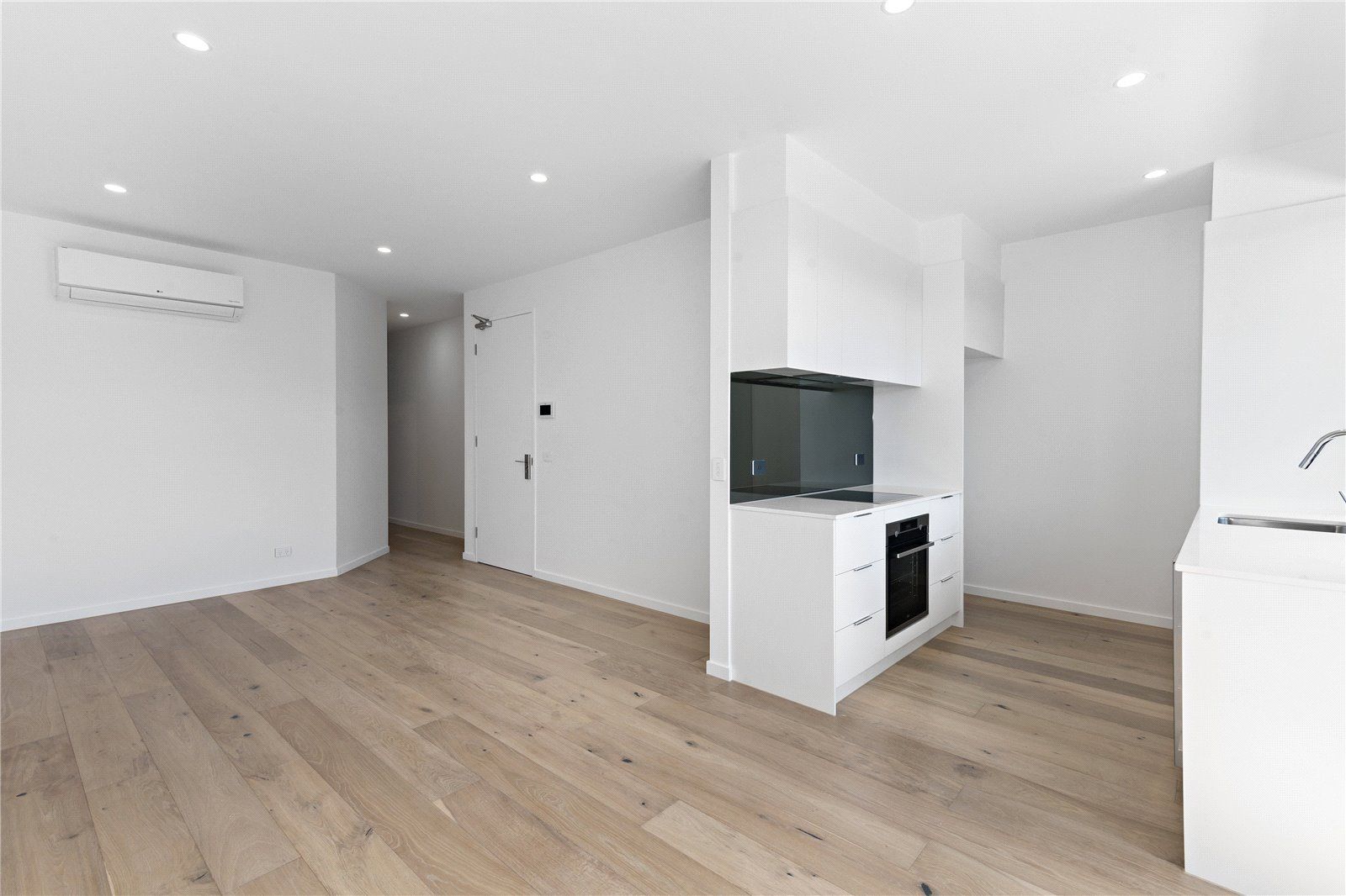 2 bedrooms Apartment / Unit / Flat in 2/33 Bluff Road BLACK ROCK VIC, 3193