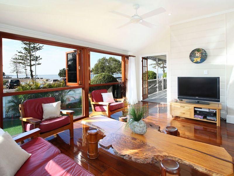 25 Waterloo Esplanade, WYNNUM QLD 4178, Image 1