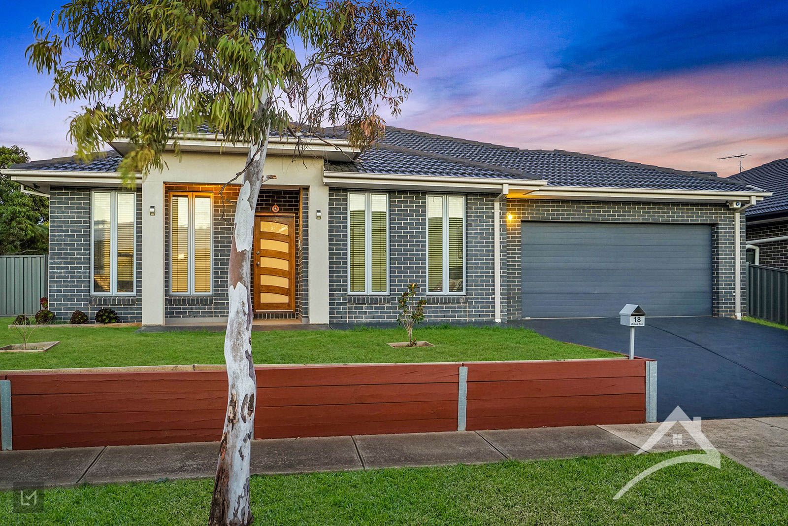 18 Omeo Terrace, Manor Lakes VIC 3024, Image 2