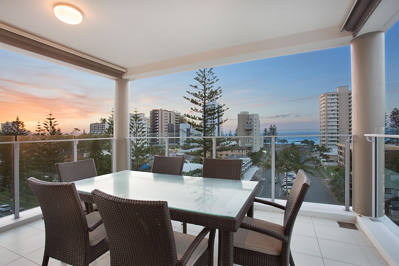 5/2 Little Hill Street, Rainbow Bay QLD 4225, Image 2