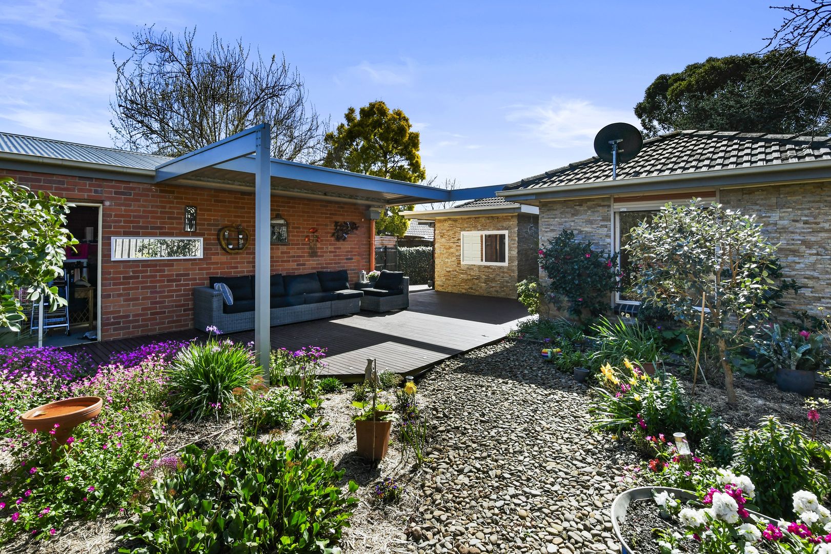 2 Balmoral Court, Burwood East VIC 3151, Image 2