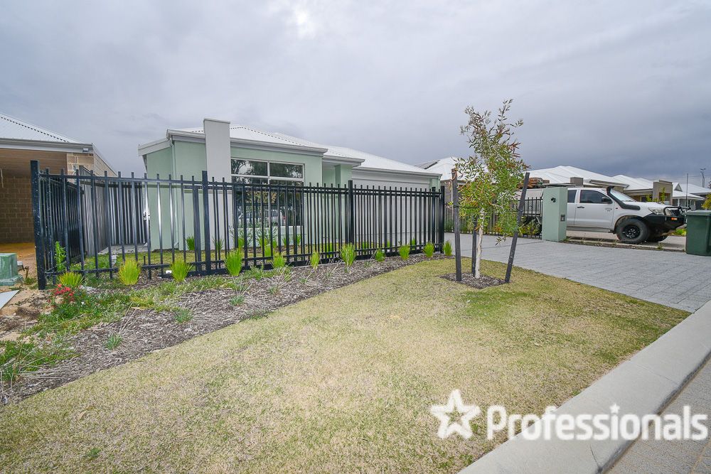 3 bedrooms House in 11 Delray Loop MADORA BAY WA, 6210