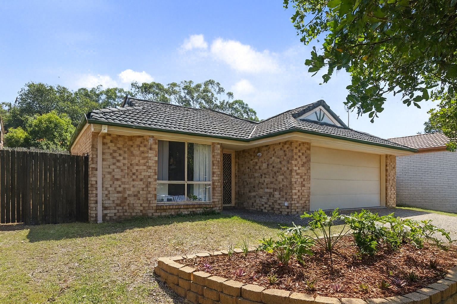 3 bedrooms House in 29 Satinwood Place MOUNTAIN CREEK QLD, 4557