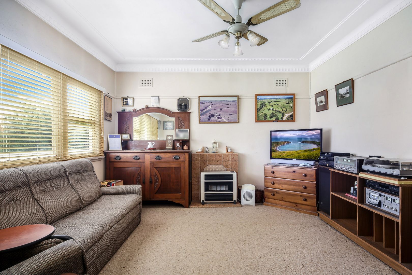 2 Fullerton Cr, Riverwood NSW 2210, Image 2