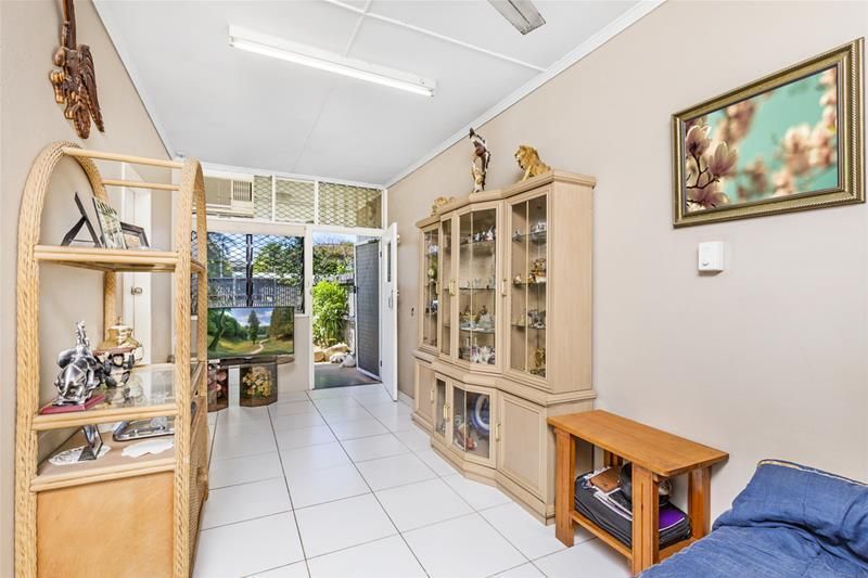 2/233 Buchan Street, Westcourt QLD 4870, Image 2