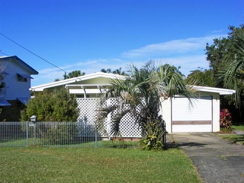 18 Lawley Street, DICKY BEACH QLD 4551, Image 0