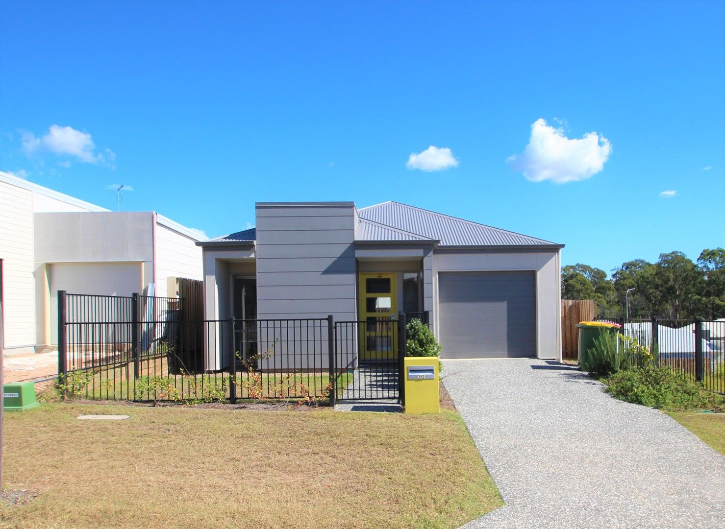 2 bedrooms House in 30 Troost Circuit BELLBIRD PARK QLD, 4300