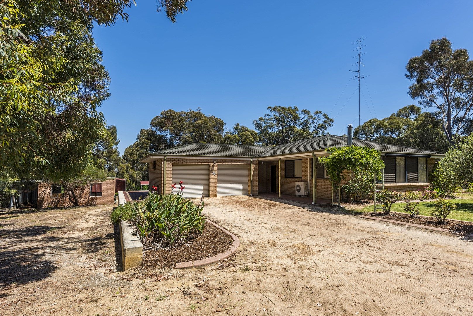 4 Russell Dr, Waroona WA 6215, Image 0