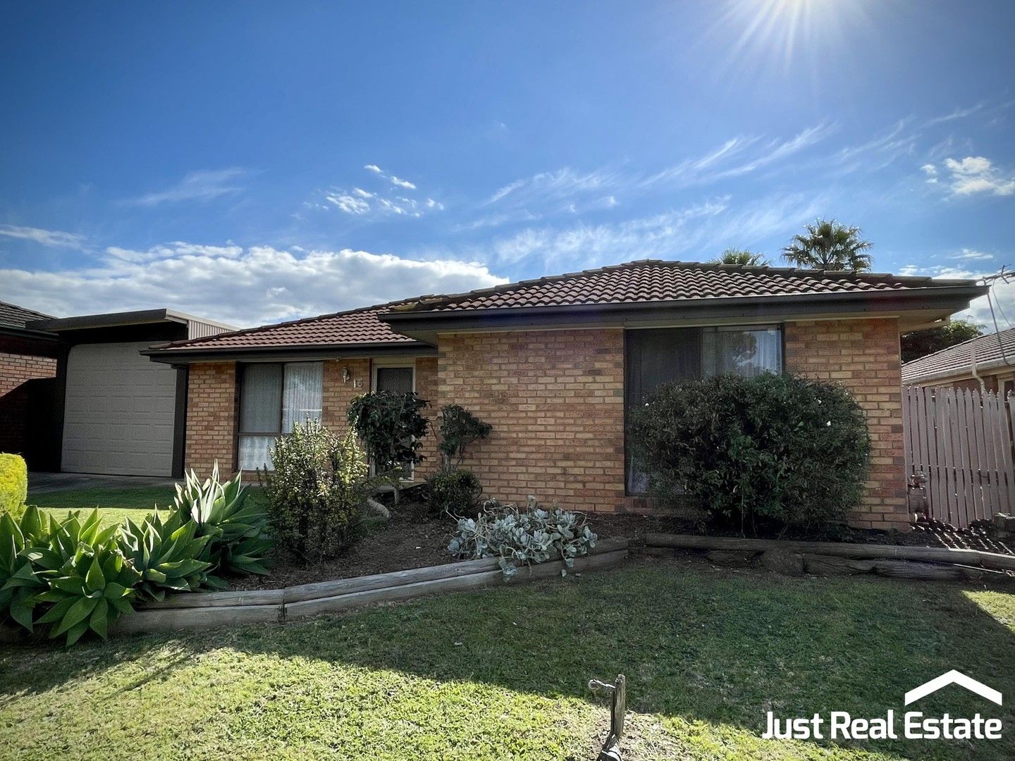 3 bedrooms House in 15 Broome Crescent CRANBOURNE NORTH VIC, 3977
