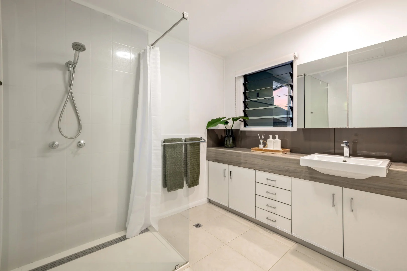 Additional image 11 of 129 Hillview Crescent, Whitfield QLD 4870