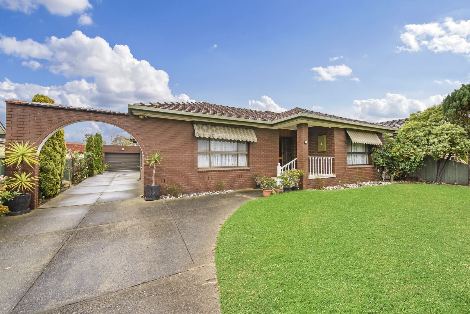 3 bedrooms House in 27 Medina Road KEILOR DOWNS VIC, 3038