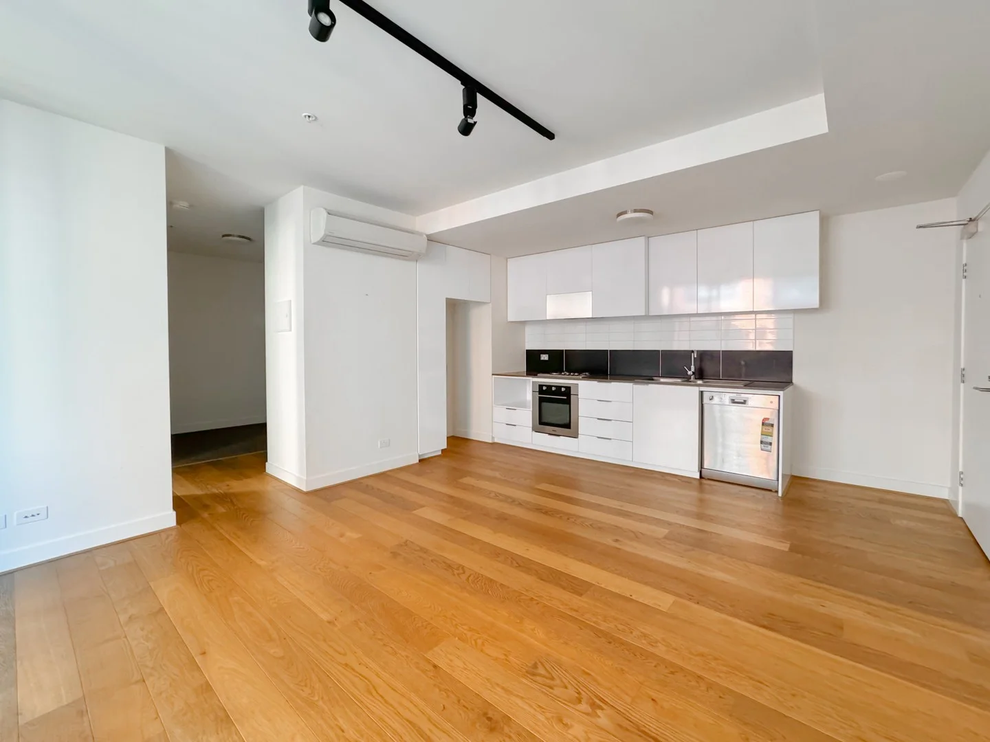 B301/10-16 Trenerry Crescent, Abbotsford VIC 3067