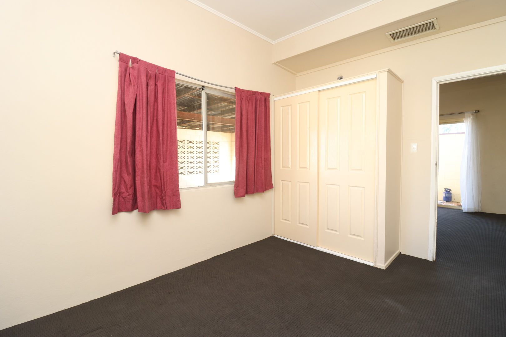 Unit 2/33 Transmission Street, Mount Isa QLD 4825, Image 2