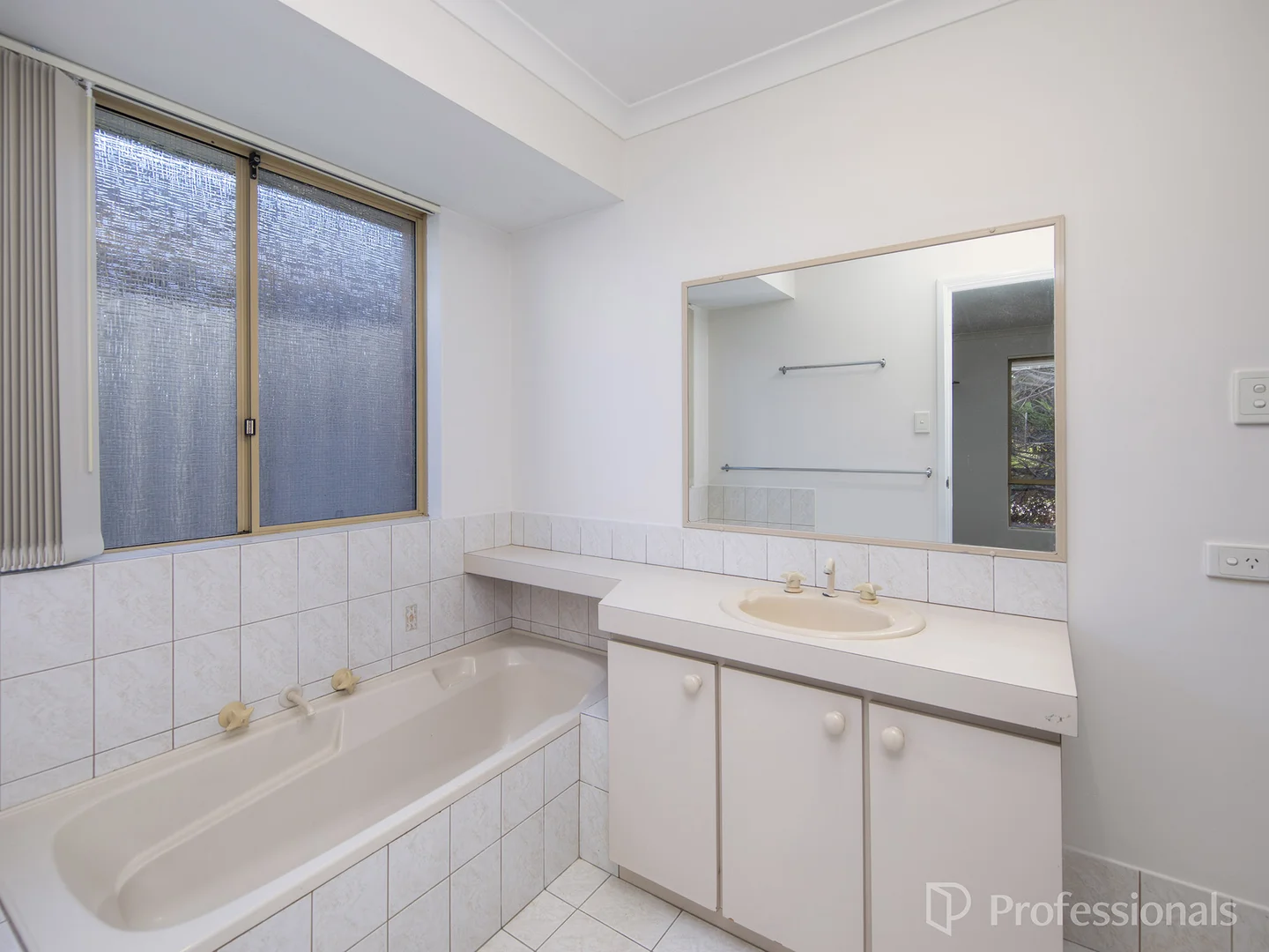 Additional image 13 of 43 Towerhill Road, Alexander Heights WA 6064