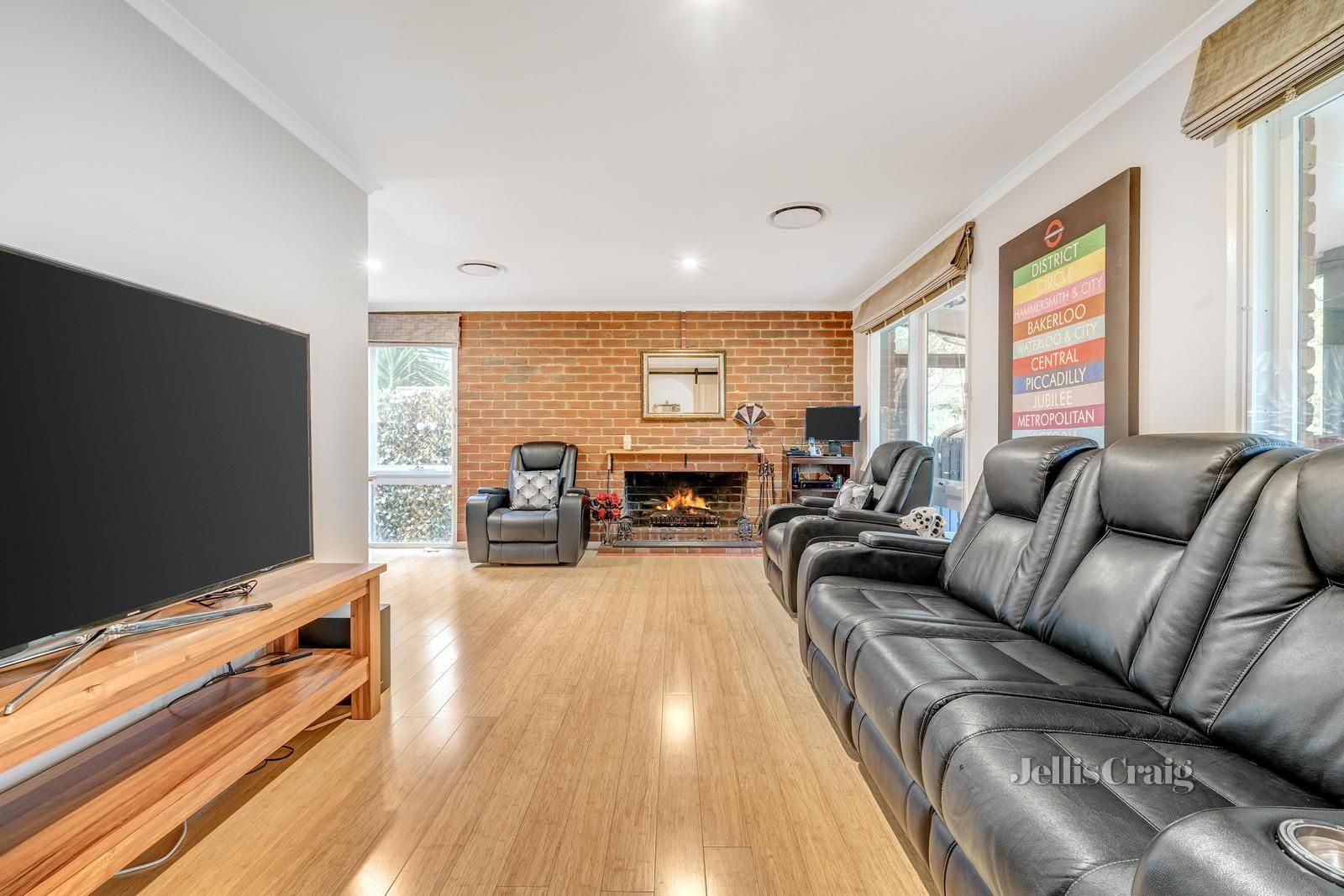 22 Woodland Way, Eltham VIC 3095, Image 2