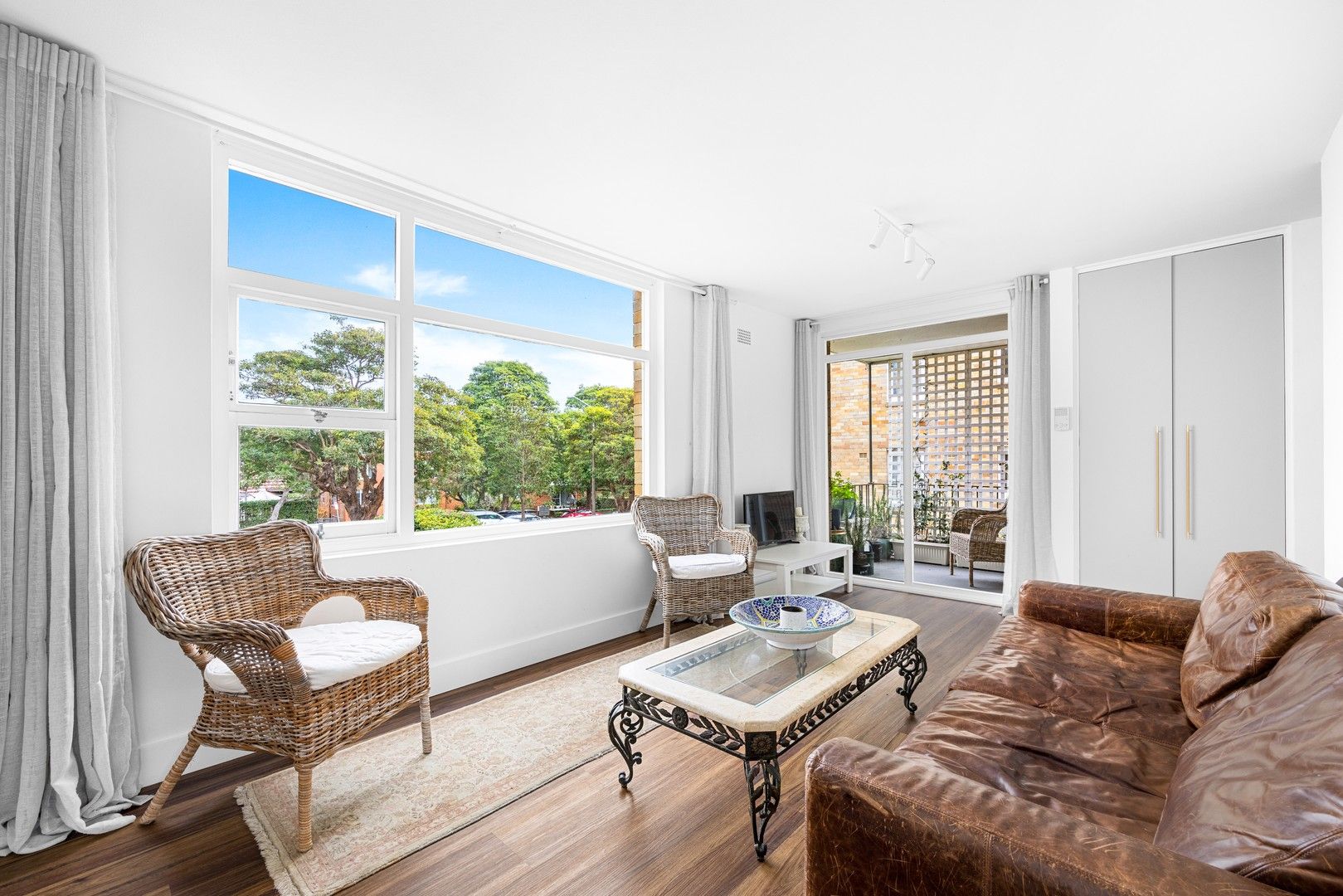 2 bedrooms Apartment / Unit / Flat in 2/71 Bradleys Head Road MOSMAN NSW, 2088