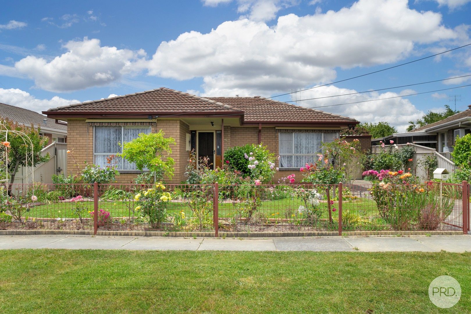 3 bedrooms House in 42 Webbcona Parade WENDOUREE VIC, 3355