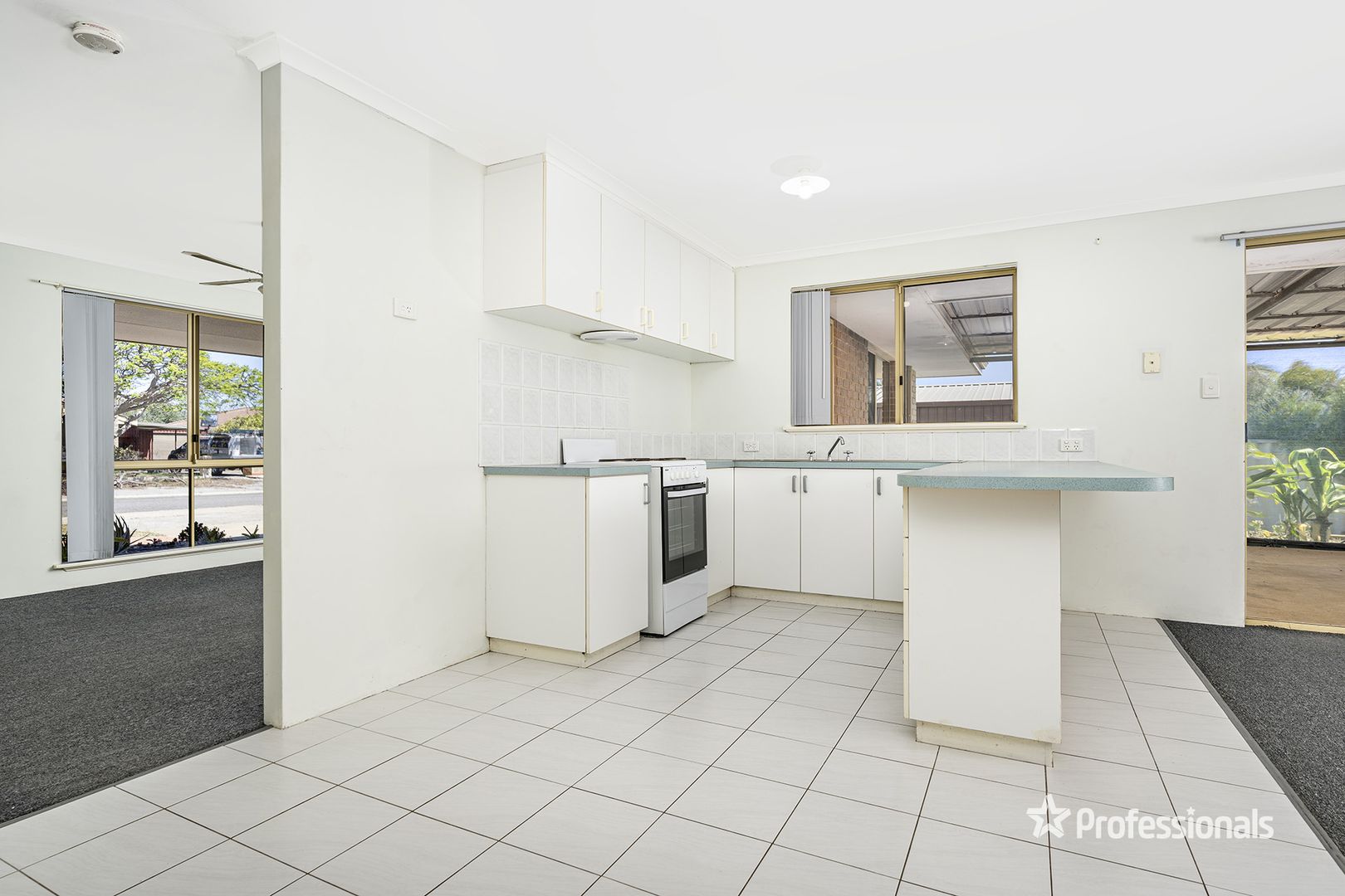 1 Lowan Court, Waggrakine WA 6530, Image 2