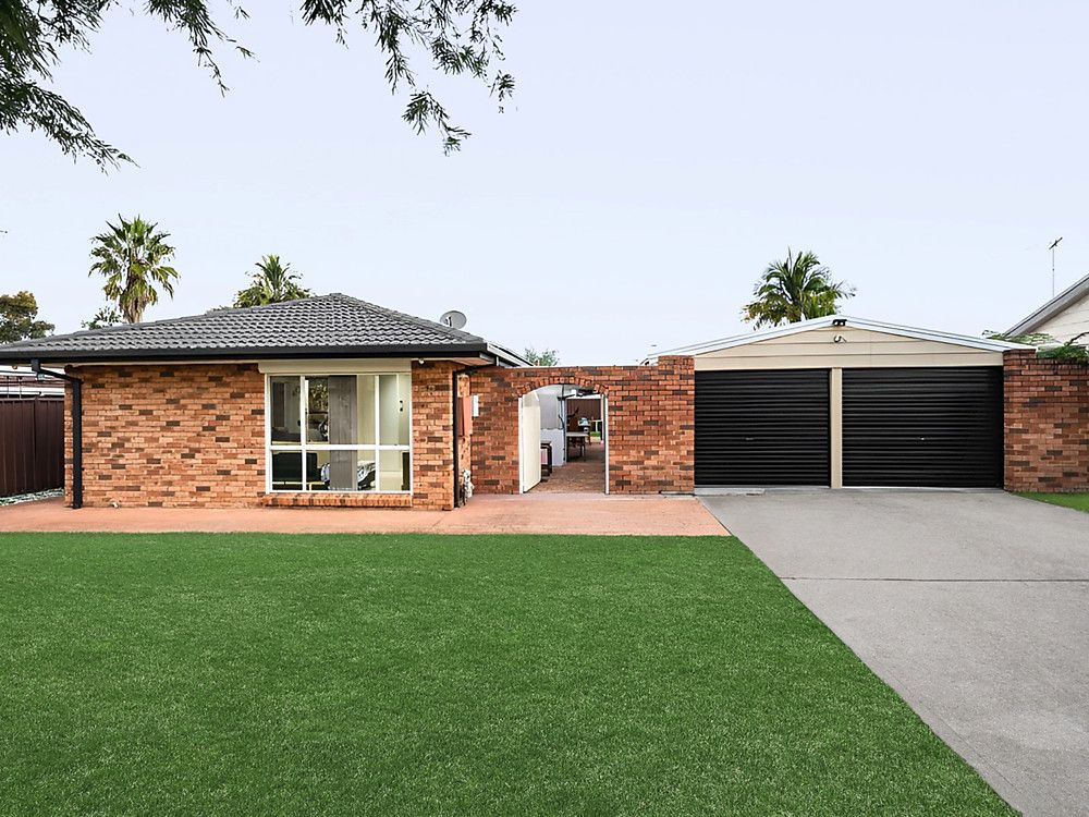 4 bedrooms House in 3 Fortinbras Close ROSEMEADOW NSW, 2560