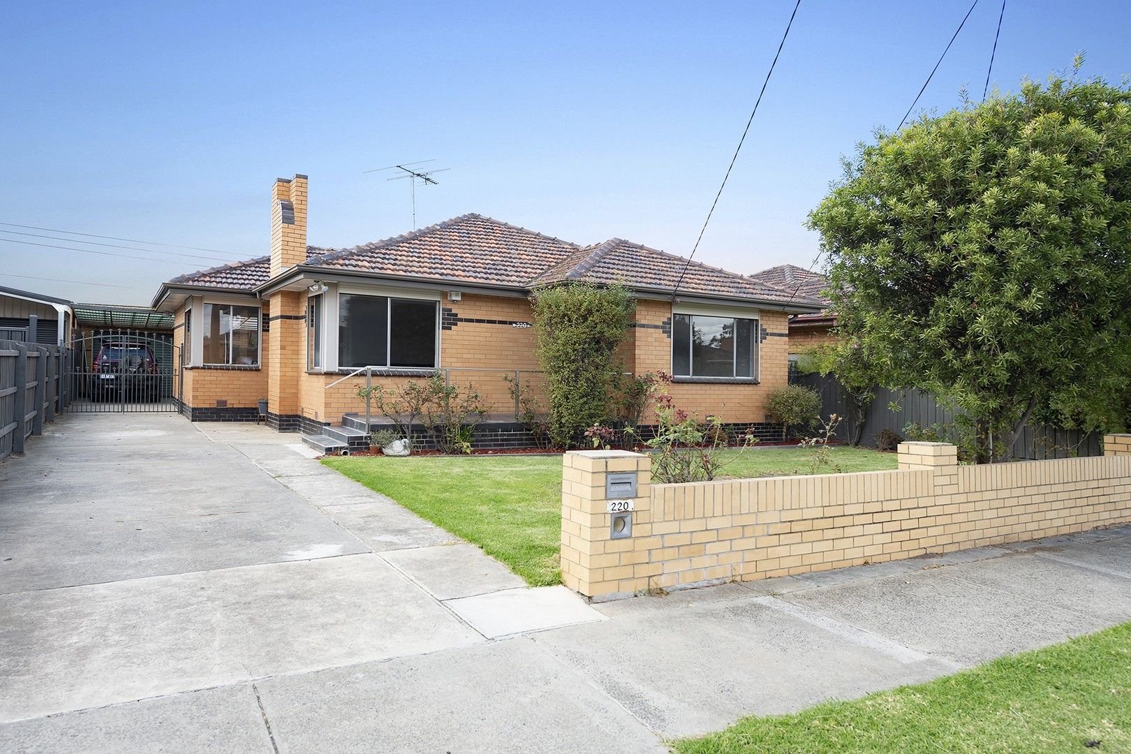 3 bedrooms House in 220 McBryde Street FAWKNER VIC, 3060