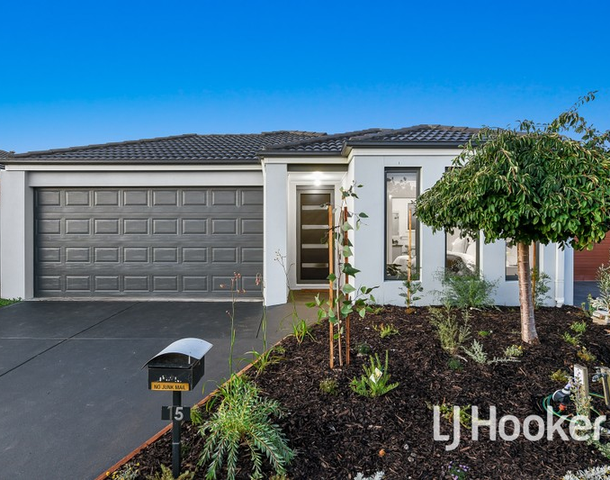 15 Serenity Street, Pakenham VIC 3810