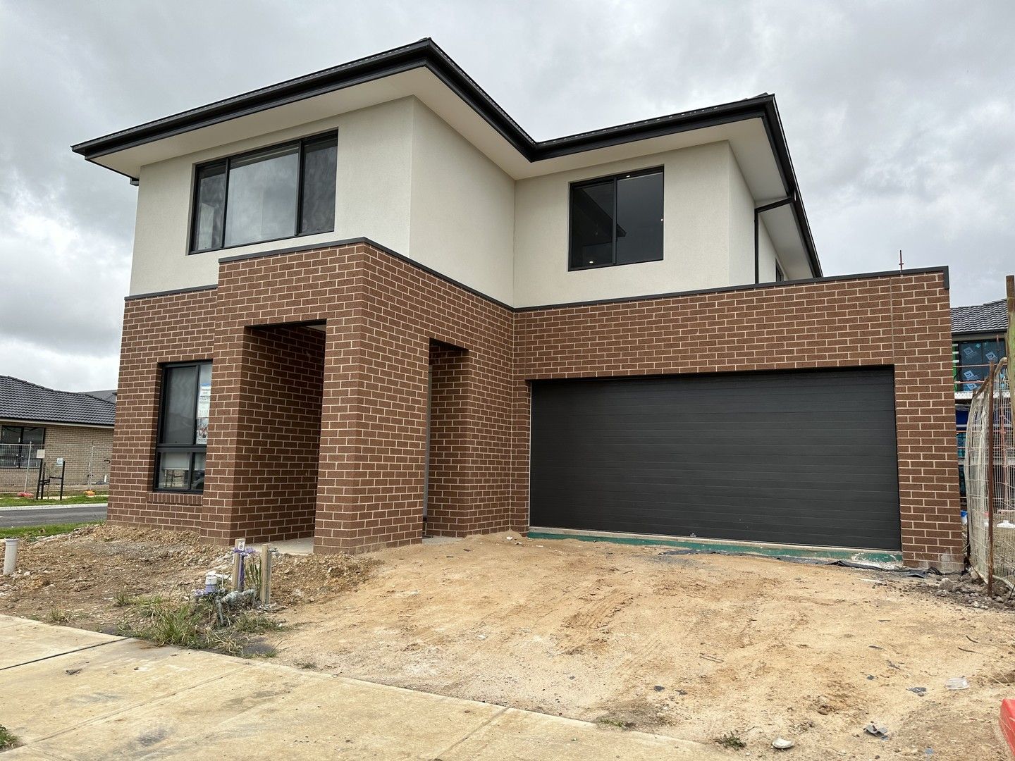 4 bedrooms Townhouse in 20 Saltmarsh Road OFFICER VIC, 3809