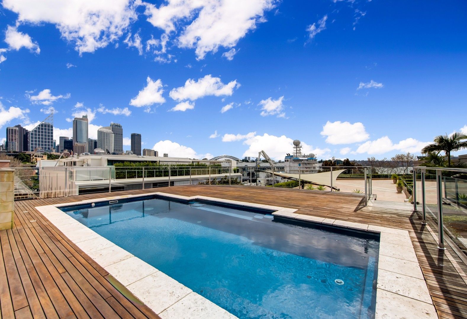 2 bedrooms Apartment / Unit / Flat in 31/67 Cowper Wharf Road WOOLLOOMOOLOO NSW, 2011