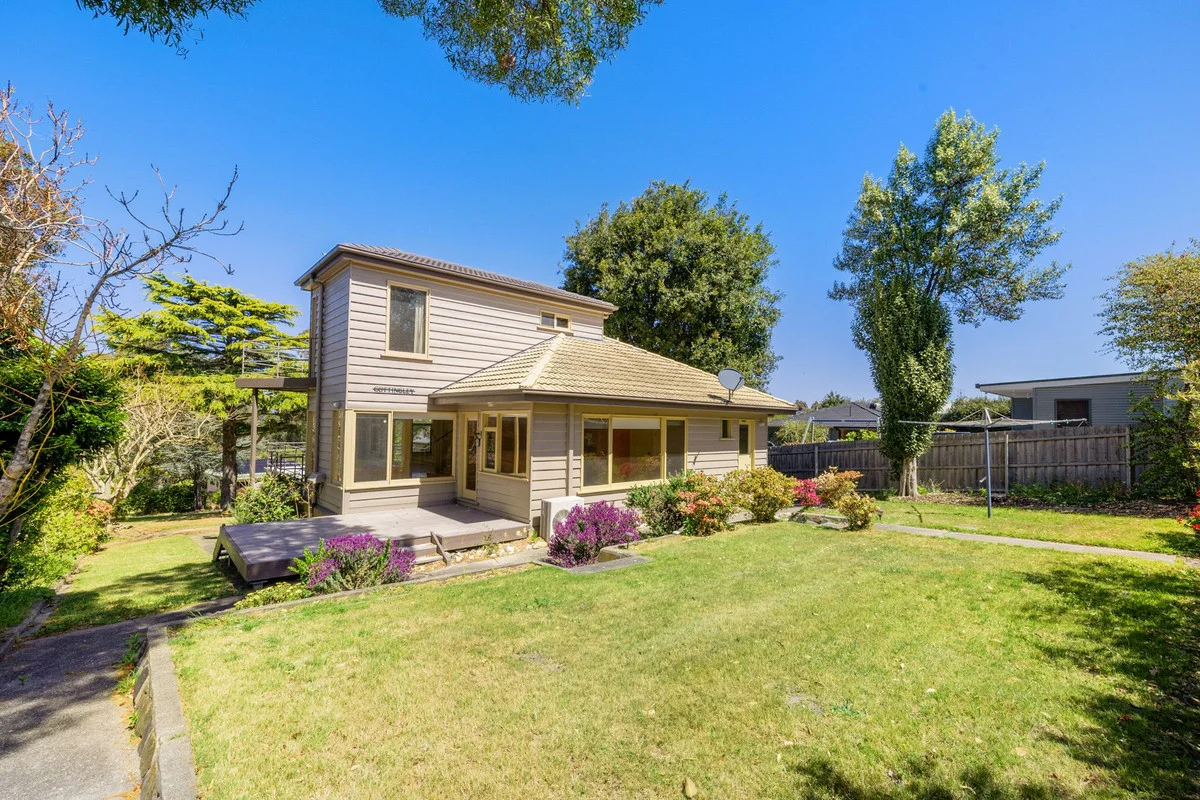 2 Laurence Street, Lakes Entrance VIC 3909