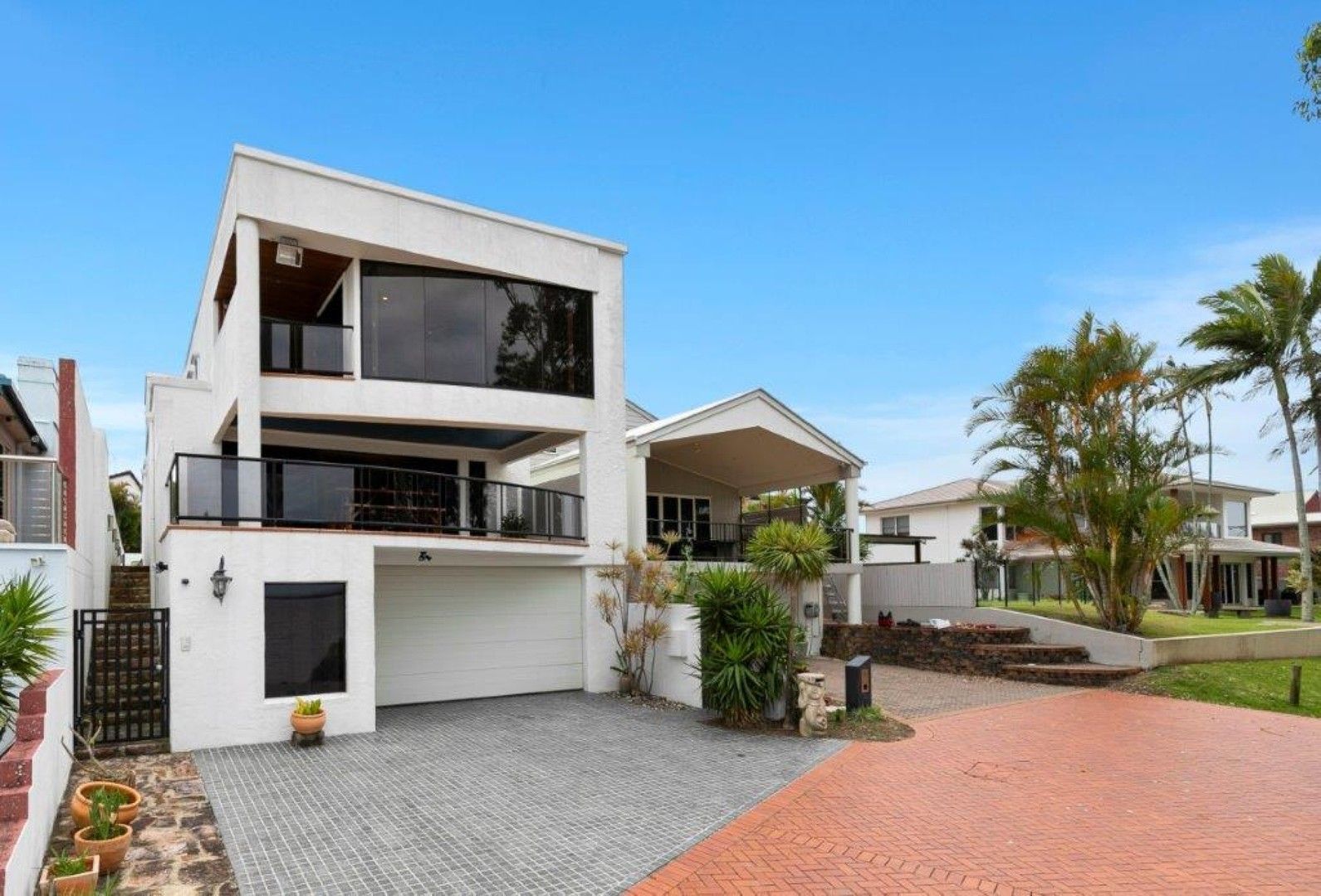 7 bedrooms House in 15 Waterfront Esplanade REDLAND BAY QLD, 4165