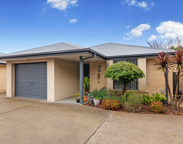 2/2 Crimmins Way, Kilmore VIC 3764