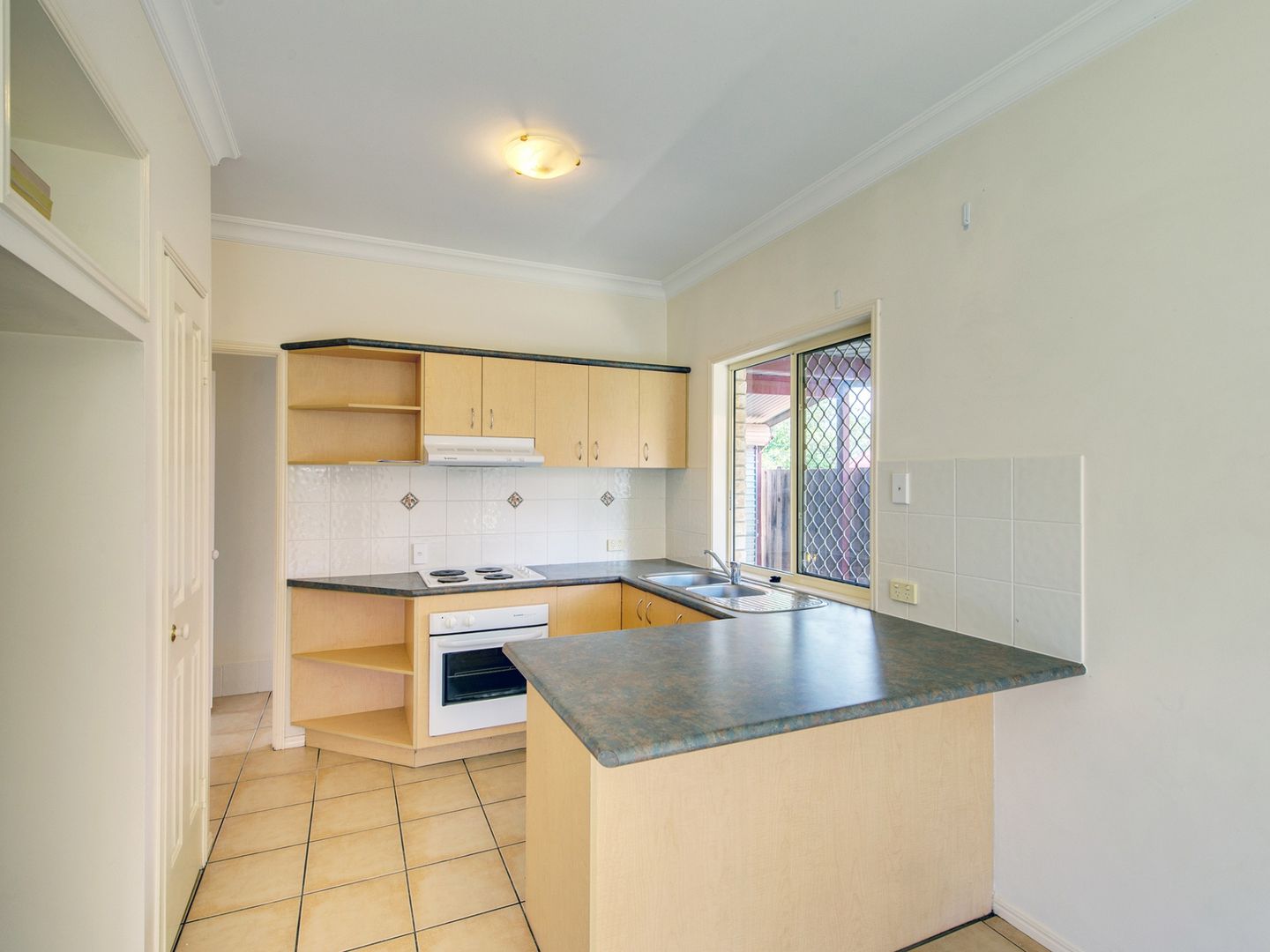 4 Moran Cr, Forest Lake QLD 4078, Image 2