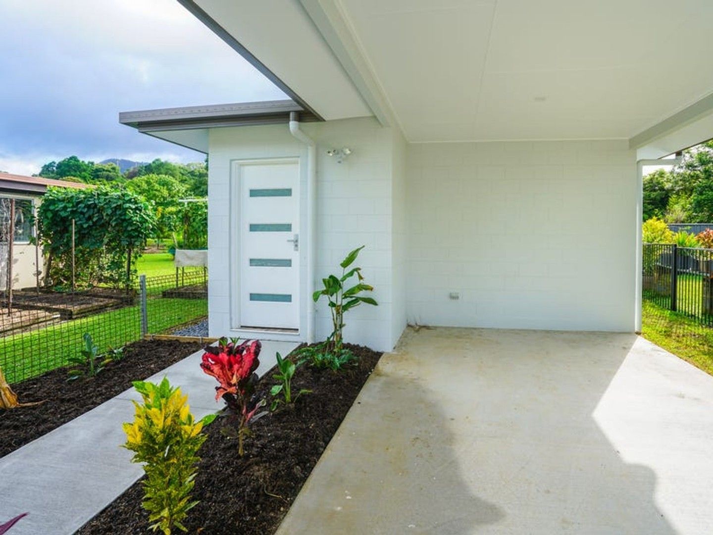 1 bedrooms Semi-Detached in 3/34 Alma Street WOREE QLD, 4868