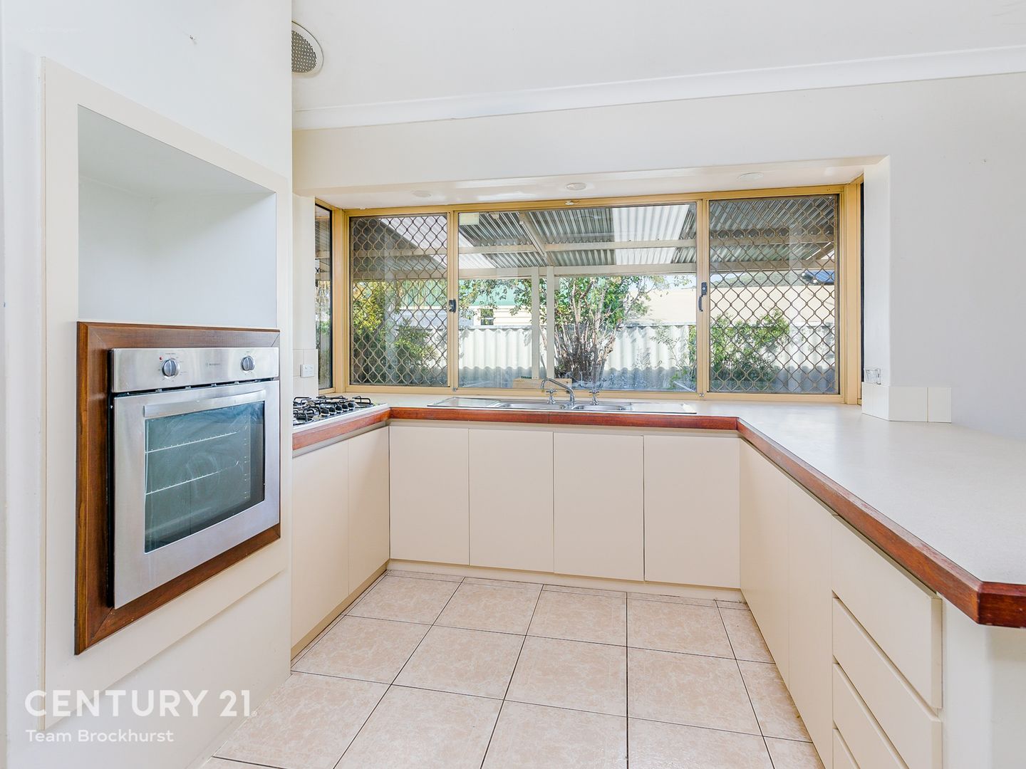 2 Pumice Court, Forrestfield WA 6058, Image 2