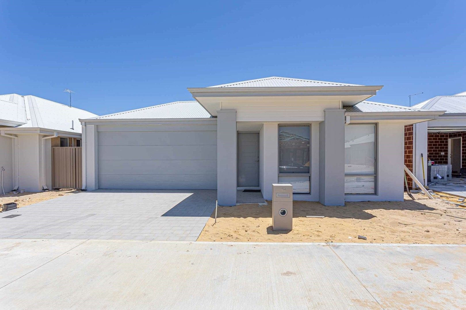 4 bedrooms House in 13 Hartsholme Way BALDIVIS WA, 6171