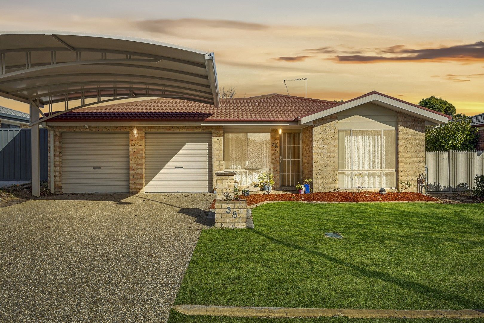 3 bedrooms House in 38 Simonetti Street DUNLOP ACT, 2615