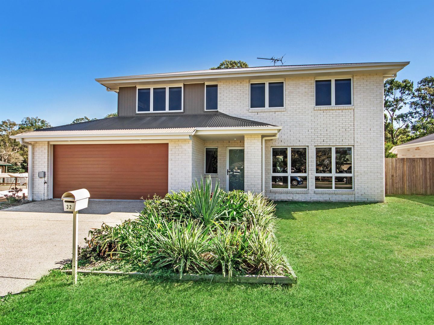4 bedrooms House in 32 Grevillea Pl BRIDGEMAN DOWNS QLD, 4035