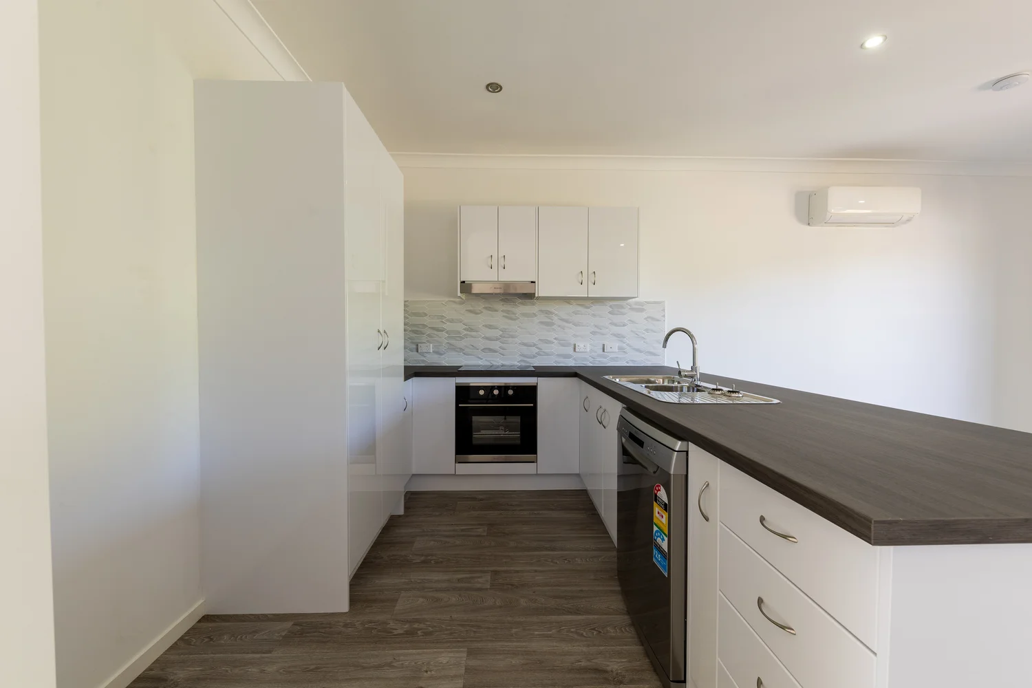 Additional image 8 of 1, 2 and 3 //40 LEICHHARDT Drive, Moranbah QLD 4744