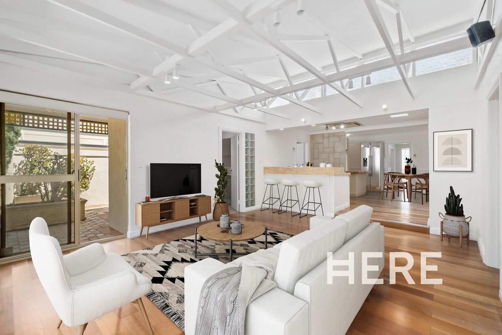 5 bedrooms House in 99 Old Perth Road BASSENDEAN WA, 6054