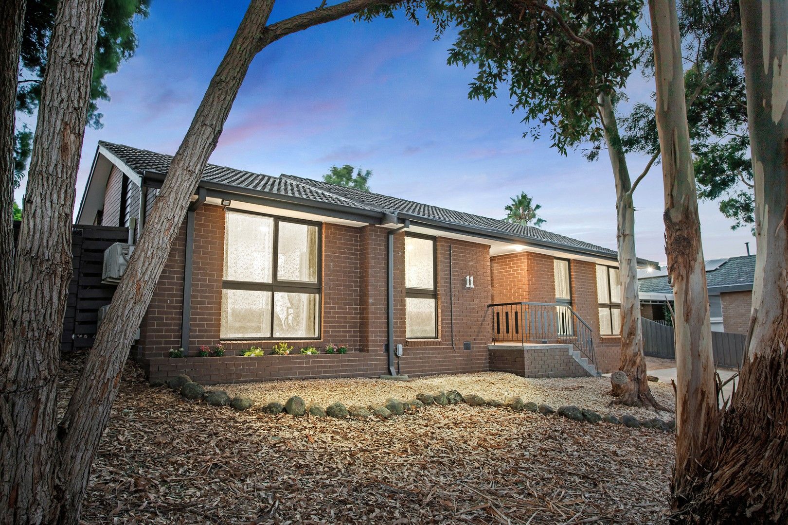 3 bedrooms House in 11 Cloverdale Court MULGRAVE VIC, 3170