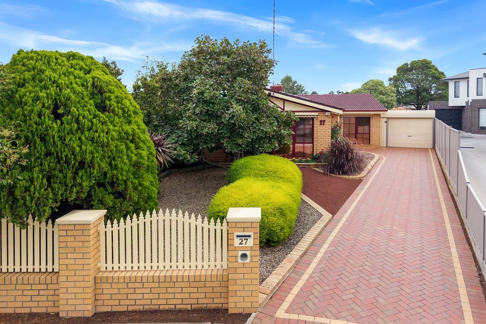 Primary image of 27 Christopher Crescent, Tullamarine VIC 3043
